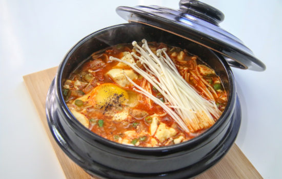 Kimchi Soondubu Jjigae (Kimchi Soft Tofu Stew: 김치순두부찌개)