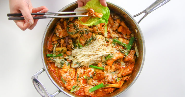 Spicy Chicken Stir-Fry (Dakgalbi: 닭갈비)